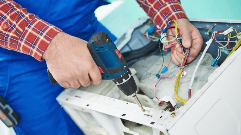 Karşıyaka Termodinamik Termodinamik çamaşır makinesi kart tamiri – Su almama arızası orijinal parça ile giderildi. - Teknik servis örneği